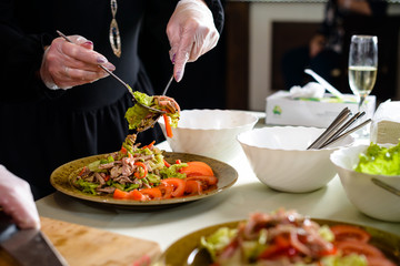 Master Class in preparing meat salad with tomatoes and salad