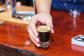 Makeing prepares coffee for customer