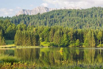 Sommer am See in den Bergen