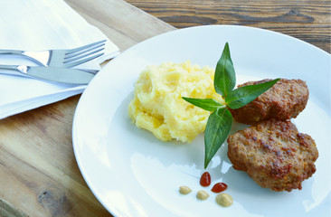 Minced with mashed potatoes or Faschierte Labalan mit Erdäpfelpüree