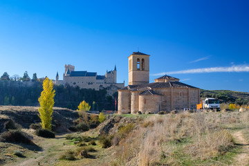 Fototapeta na wymiar セゴビア ラ・ベラクルス教会とアルカサル
