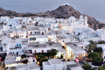 Naklejka premium Panoramic night view of Plaka village (