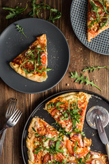 Pizza with arugula, tomatoes and feta cheese