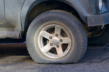 Fototapeta na wymiar Flat tire in a car.
