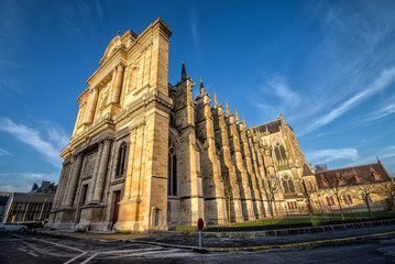 Lateral view on the Saint Etienne cathedral in sunset light in Chalons-en-Champagne, France - 199723746