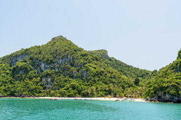Fototapeta premium Beautiful natural landscapes of the island, beach and sea during summer at the floating pier front of the Ko Wua Talap island in Mu Ko Ang Thong National Marine Park, Surat Thani, Thailand