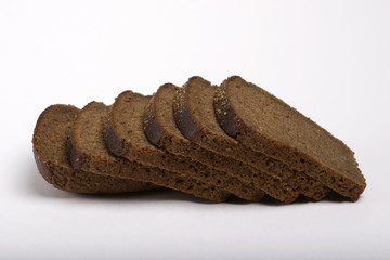 Brot. Grain Food Group. Black bread. Type of bread on top. Sliced bread on a white background.
