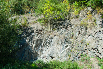 Felswand im Vitsenböhl Steinbruch in Düdinghausen
