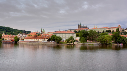 Fototapeta premium Zamek Praski widziany z Wieży Mostu Staromiejskiego