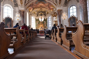 Innenansicht der Pfarrkirche St. C&auml;cilia in Heusenstamm 