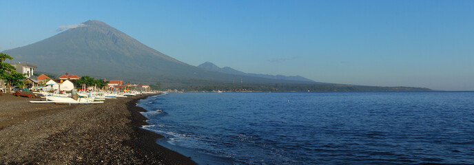 Vue sur le mont Agung depuis la plage d'Amed, Bali, Indonésie © Ariane Citron