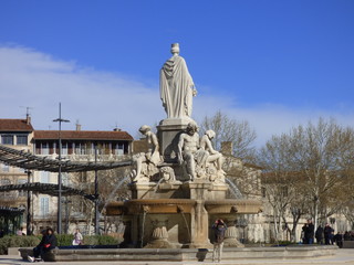 Fototapeta premium Nimes,ciudad de Francia en la región de Occitania all sur del pais con importantes restos romanos