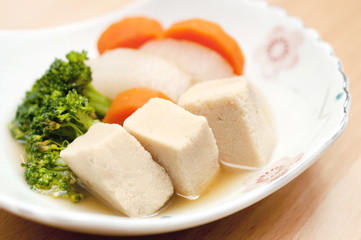 根菜と高野豆腐の煮物