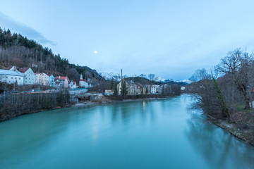 Fototapeta premium Der Lech in Füssen am frühen Morgen