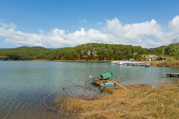 Fototapeta na wymiar Tuyen Lam Lake canals, Da Lat, Vietnam