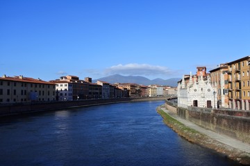 Fototapeta na wymiar the Arno river in Pisa, Italy