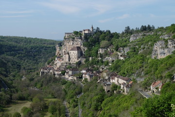 Fototapeta na wymiar pueblo medieval con castillo 