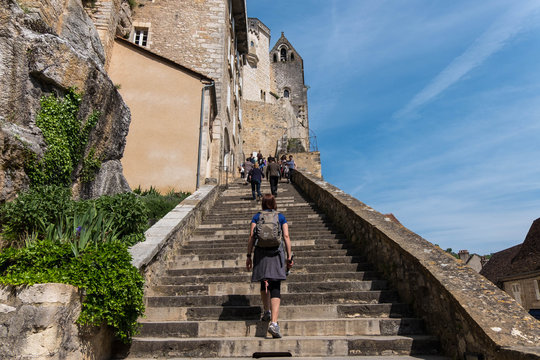 pueblo medieval con castillo 