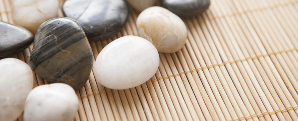 Fototapeta na wymiar galets de massage zen