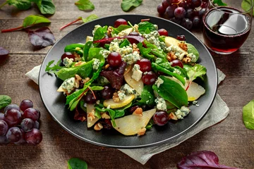 Photo sur Plexiglas Manger Fresh Pears, Blue Cheese salad with vegetable green mix, Walnuts, red grapes. healthy food