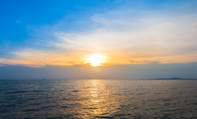 Fototapeta premium Sunset over the sea,.Surface reflection