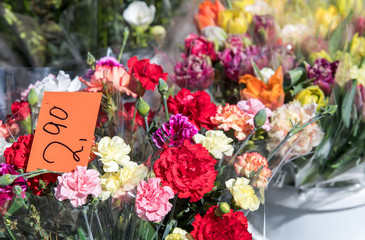 Blumensträuße auf einem Wochenmarkt