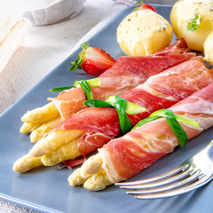 asparagus ham rolls with strawberries and hollandaise