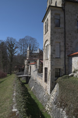 Fototapeta na wymiar Schloss Lichtenstein, Baden- Württemberg, Deutschland - April 7, 2018 : Blick auf die Schlossmauer von Schloss Lichtenstein.