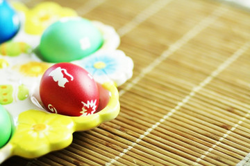 Obraz na płótnie Canvas Colorful easter eggs on the table background