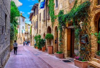 Old street in San Gimignano, Tuscany, Italy. San Gimignano is typical Tuscan medieval town in Italy - obrazy, fototapety, plakaty