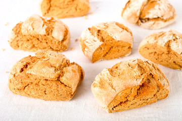 Sauerteig- Brötchen