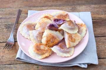 Maultaschen mit Quark und Beeren