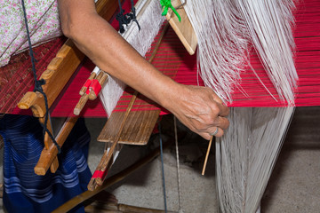 The process of making THAI SARONG