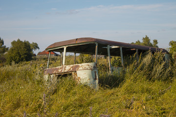 a rusty old bus