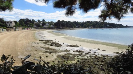 Grande Plage de l'île aux Moines dans le golfe du Morbihan, en Bretagne (France)