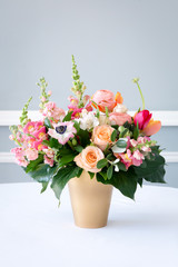 Fototapeta na wymiar Bright colourful spring floral arrangement