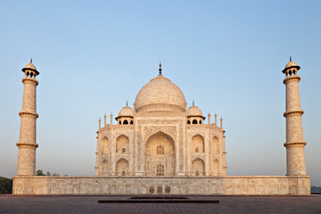 Obraz premium Taj Mahal in sunrise light