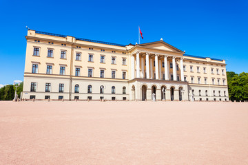 Fototapeta na wymiar Oslo Royal Palace, Norway