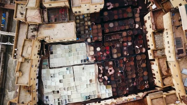 tannerie dans la ville de F&egrave;s au maroc 