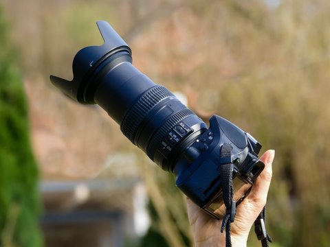 Fototapeta Fotokamera mit Zoomobjektiv