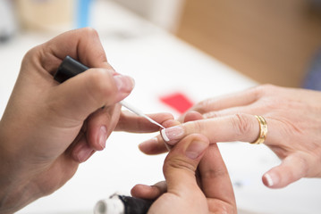 Obraz na płótnie Canvas manicure in a beauty salon