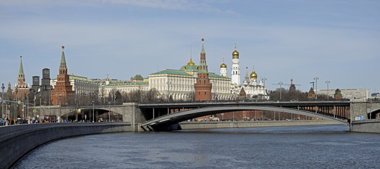 Fototapeta na wymiar View of the Kremlin from the embankment