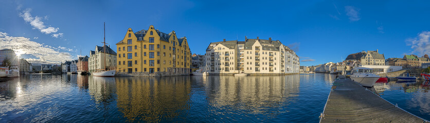 Fototapeta na wymiar Alsesund Norwegen Hafen Panorama