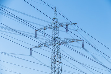 Strommasten einer Überlandleitung