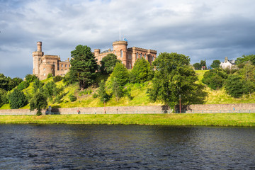 Obraz premium Invernes Castle and River Ness, Scotland, Britain