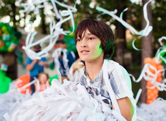Obraz premium handsome boy is going to make paper fireworks