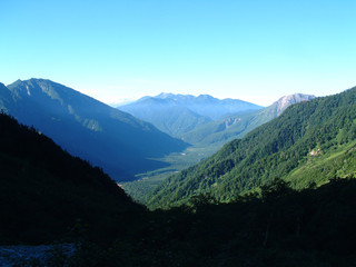 panorama view of all Kamikochi / 岳沢基底から眺める盛夏の上高地の全景