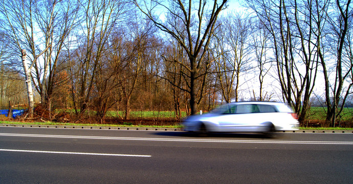 Geschwindigkeit auf der Stra&szlig;e