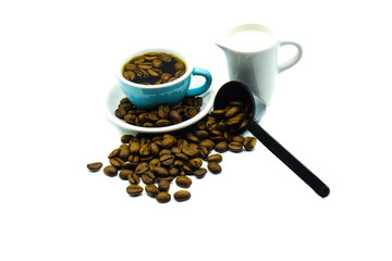 Kaffeebohnen Milchkanne isoliert freisteller freigestellt