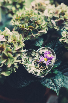 Hochzeitsringe mit Blumen